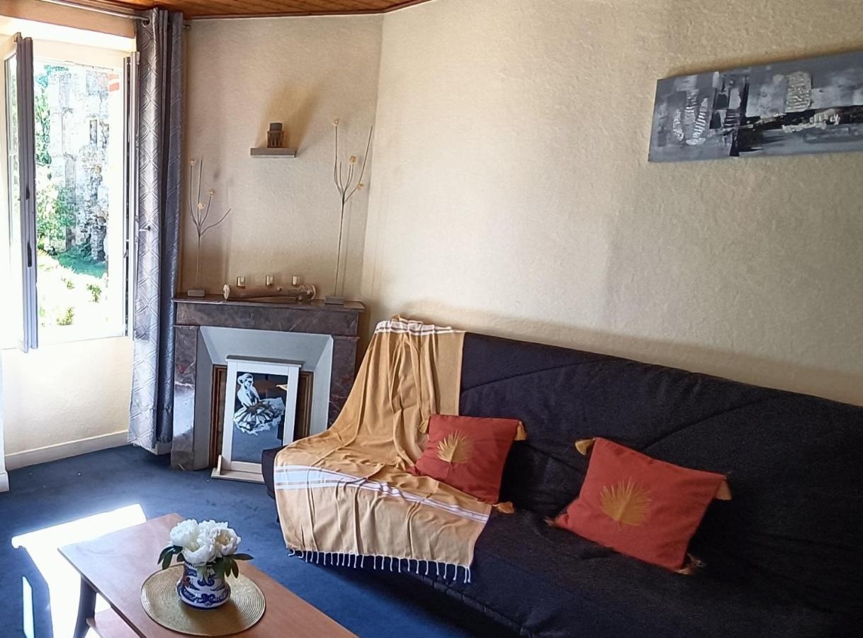 Les Douceurs Du Logis Bed & Breakfast La Garnache Екстериор снимка