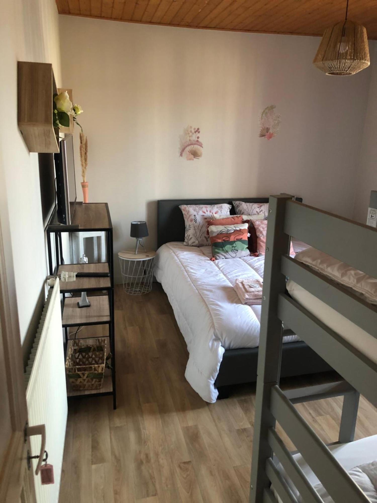 Les Douceurs Du Logis Bed & Breakfast La Garnache Екстериор снимка